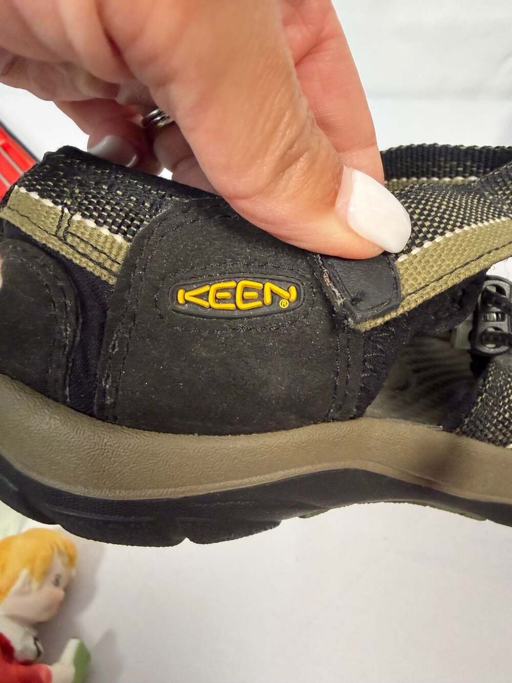 KEEN Newport H2 Youth Waterproof Hiking Sandals Black/Olive - Picture 2 of 4